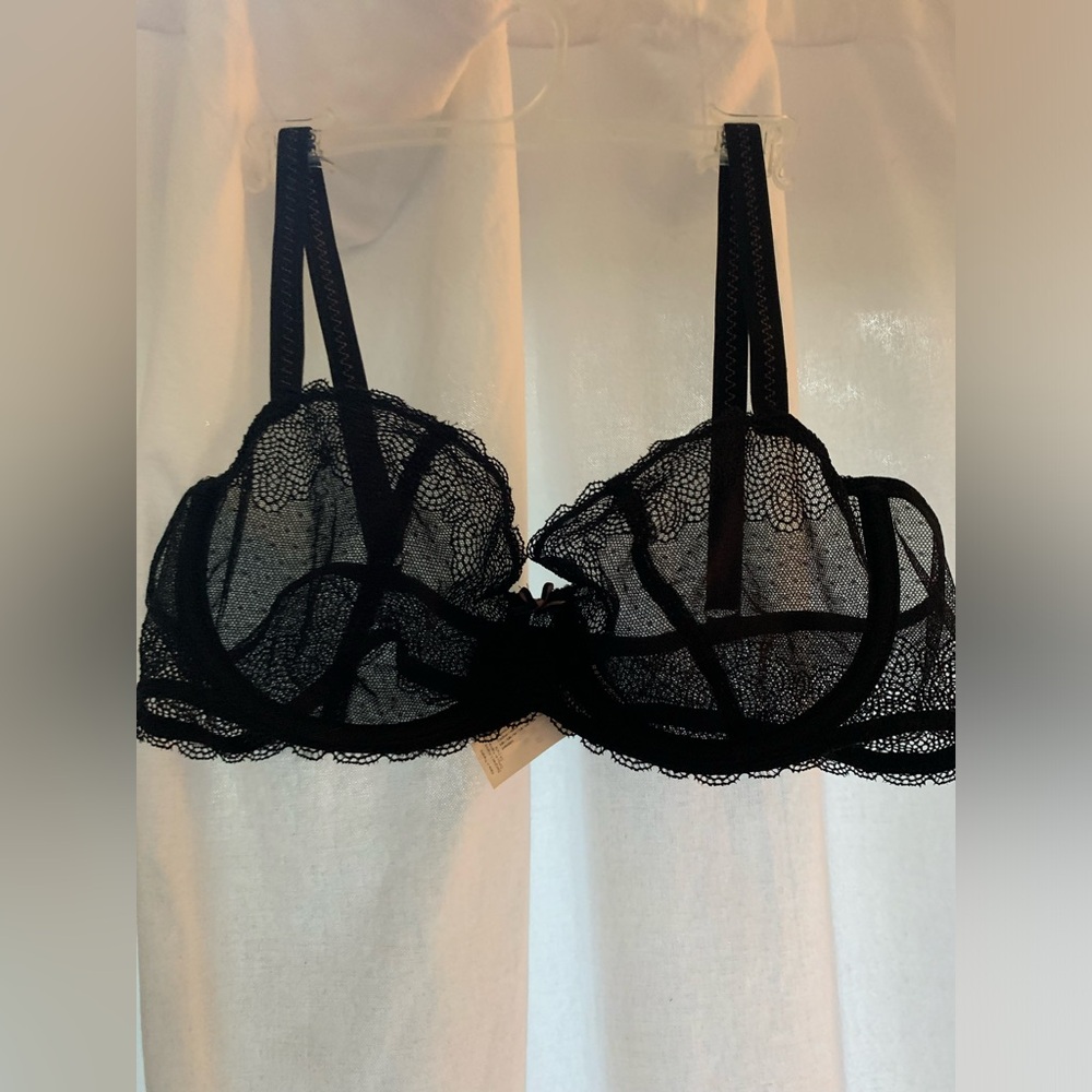 Super pretty French lace black bra. Hardly worn. 38c